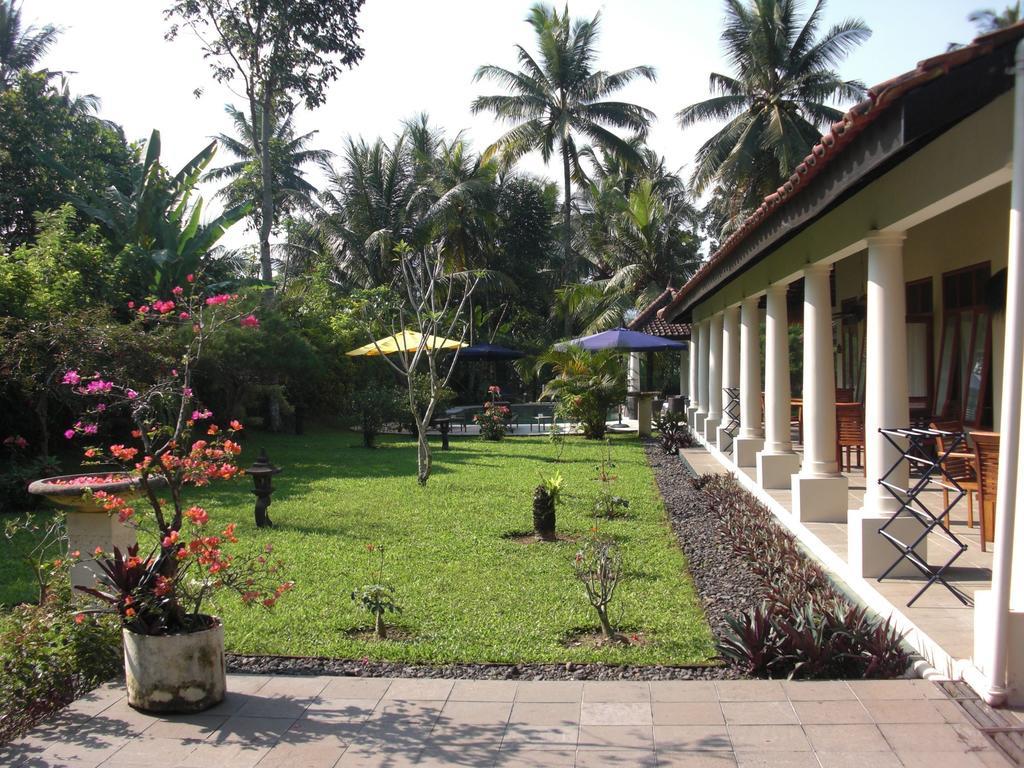 Villa Bugis Kalibaru Buitenkant foto